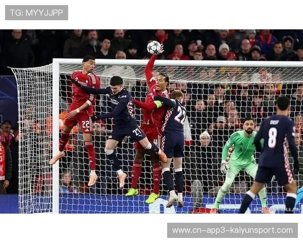 范戴克遭西蒙斯踩踏VAR改判红牌，热刺早段少打一人埋下败局伏笔