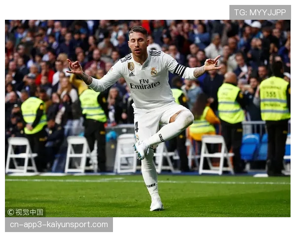 现场：维尼修斯突破造红牌，点燃伯纳乌球场气氛